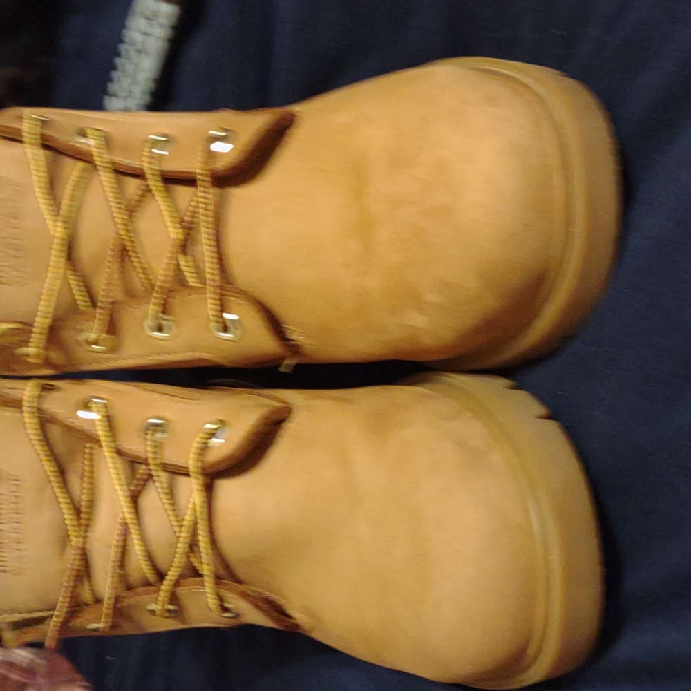 Mid high boots worn twice there in great shape no marks or creases